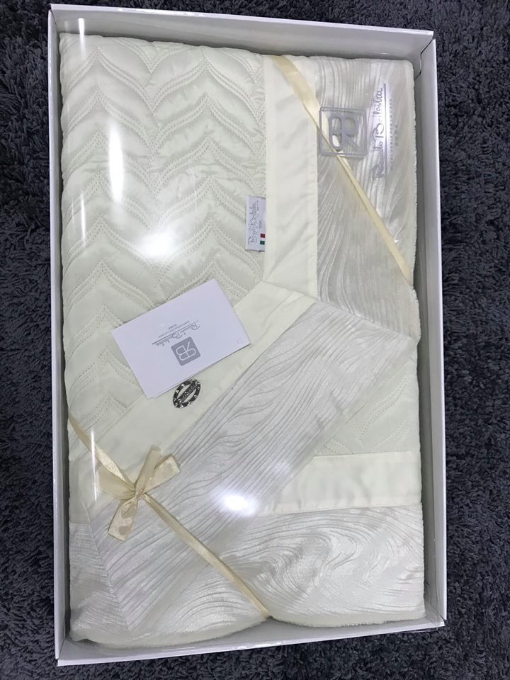 Creme Satin Luxury Bedpsread 